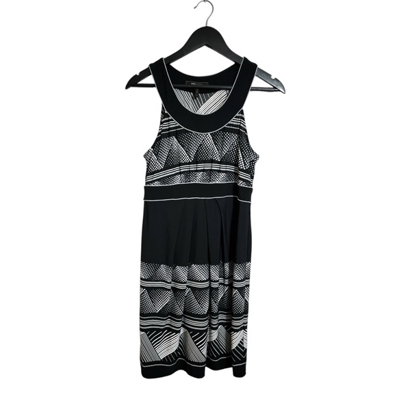 BCBGMaxAzria Dresses & Skirts - BCBGMaxAzria Black And White Geometric Print Sleeveless Dress Size Small